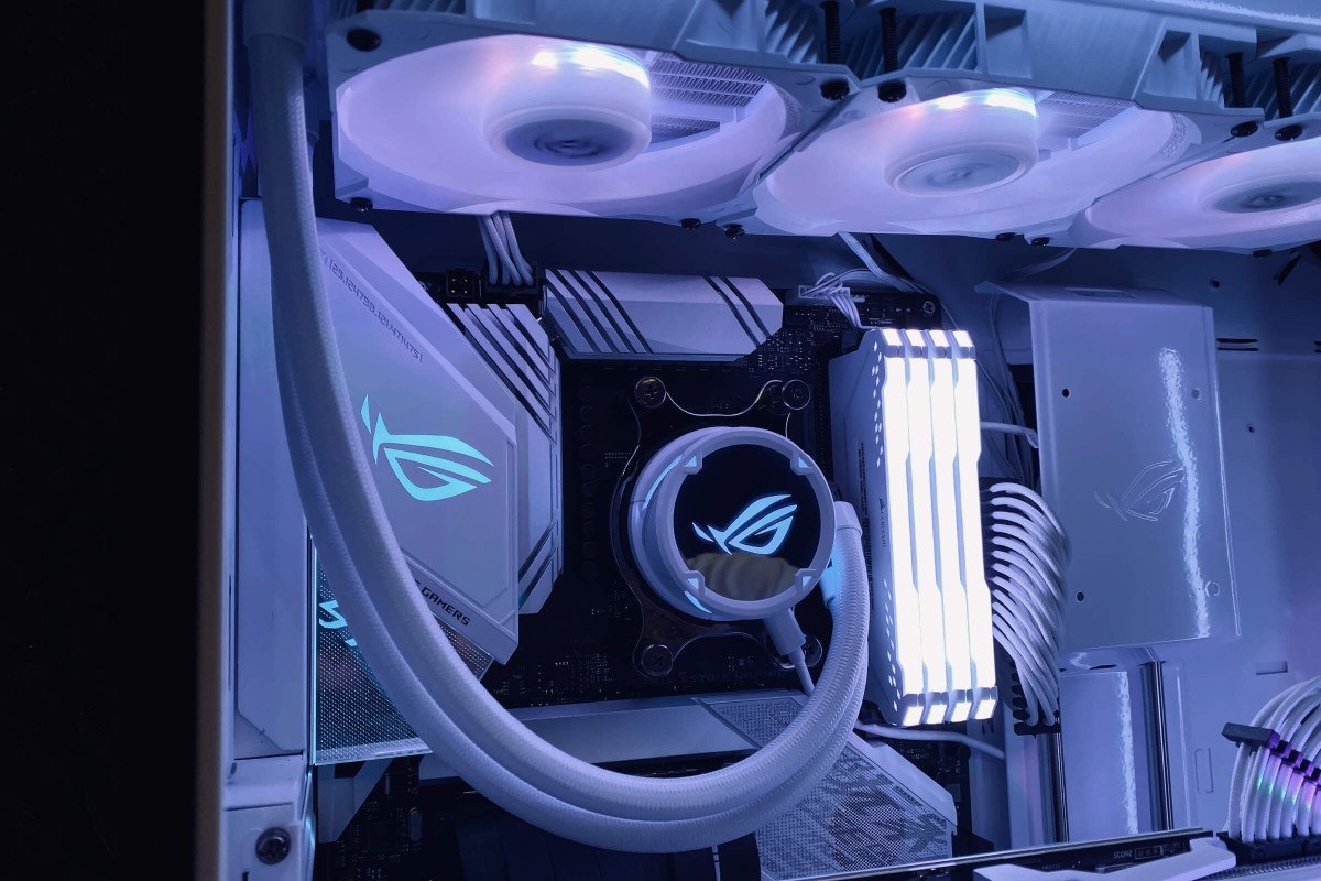 Asus ROG Strix LC 240 RGB White Edition Part #: 90RC0062-M0UAY0 - Image 2
